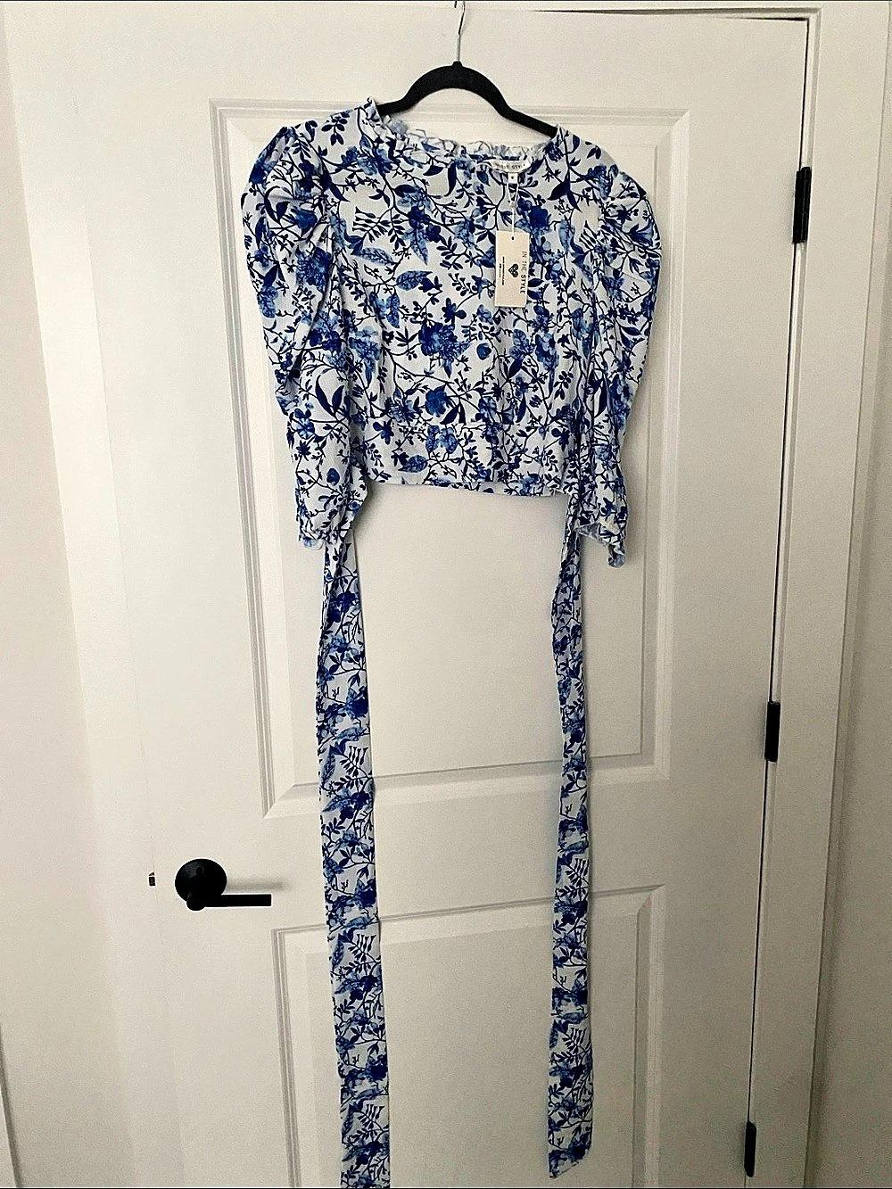 NWT In The Style Blue White Floral Tie Front Top Size 12